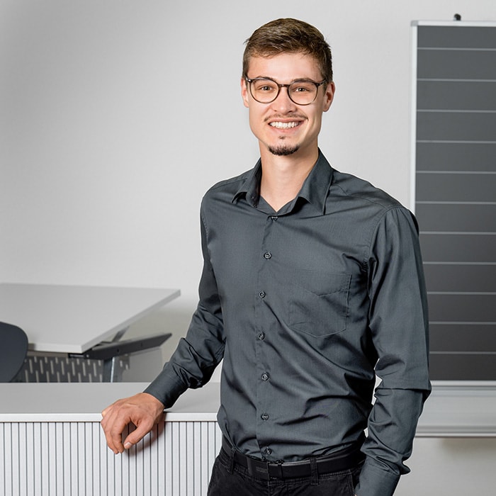 Elias Helfenstein Verkaufsinnendienst Fachkompetenz Familienunternehmen und Möbelhersteller in der Schweiz L+S AG design + technics