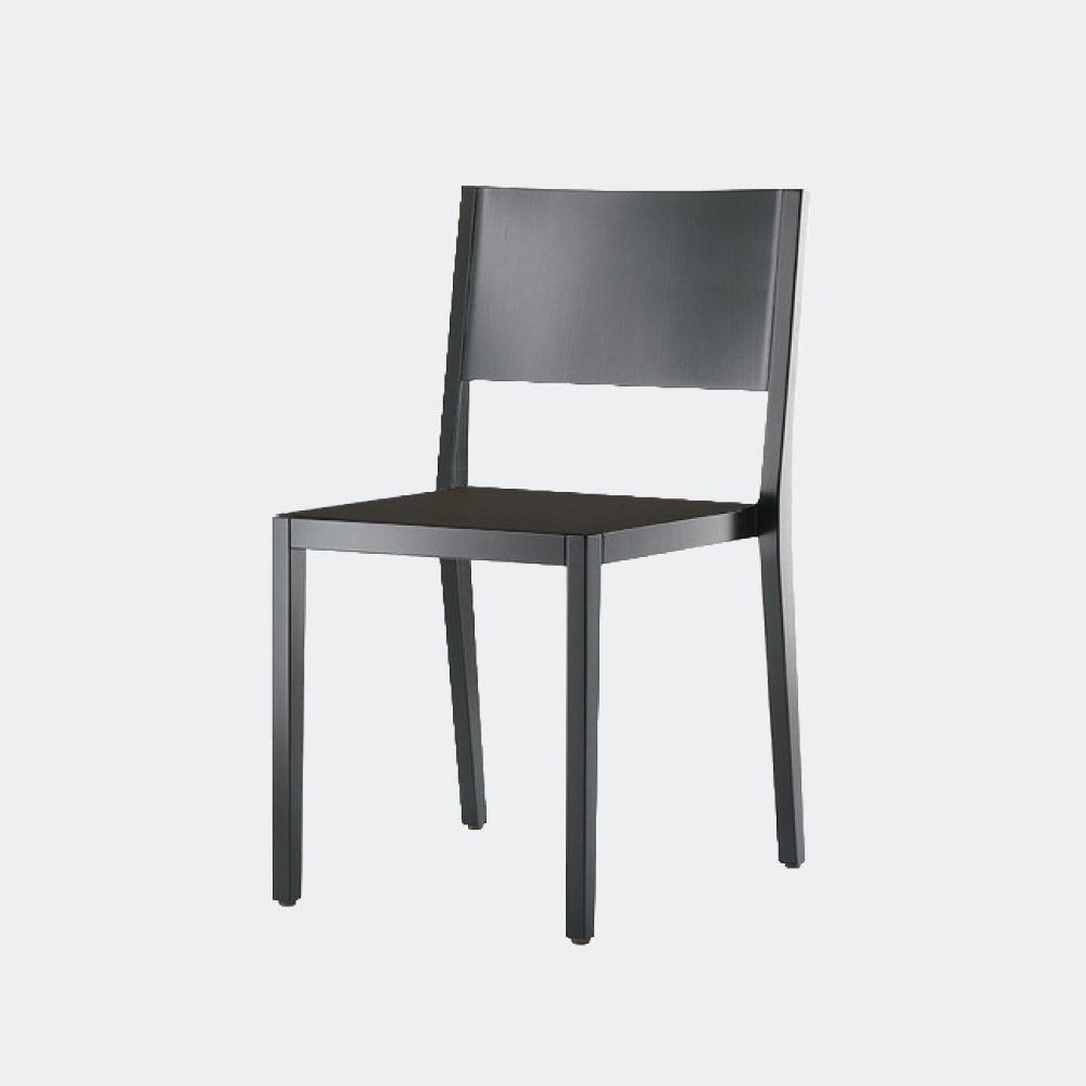 Schulmöbel Objektmöbel Stuhl BONNIE & CLYDE R gebogenes Massivholz mit geringem Gewicht L+S AG in der Schweiz