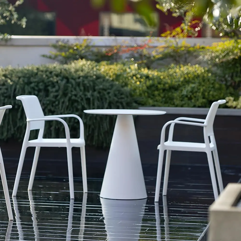 Schulmöbel Outdoormöbel Outdoor-/Indoortisch IKON moderne Bauweise mit wählbarer Tischplatte robust sowie leichte Reinigung in der Schweiz L+S AG design + technics
