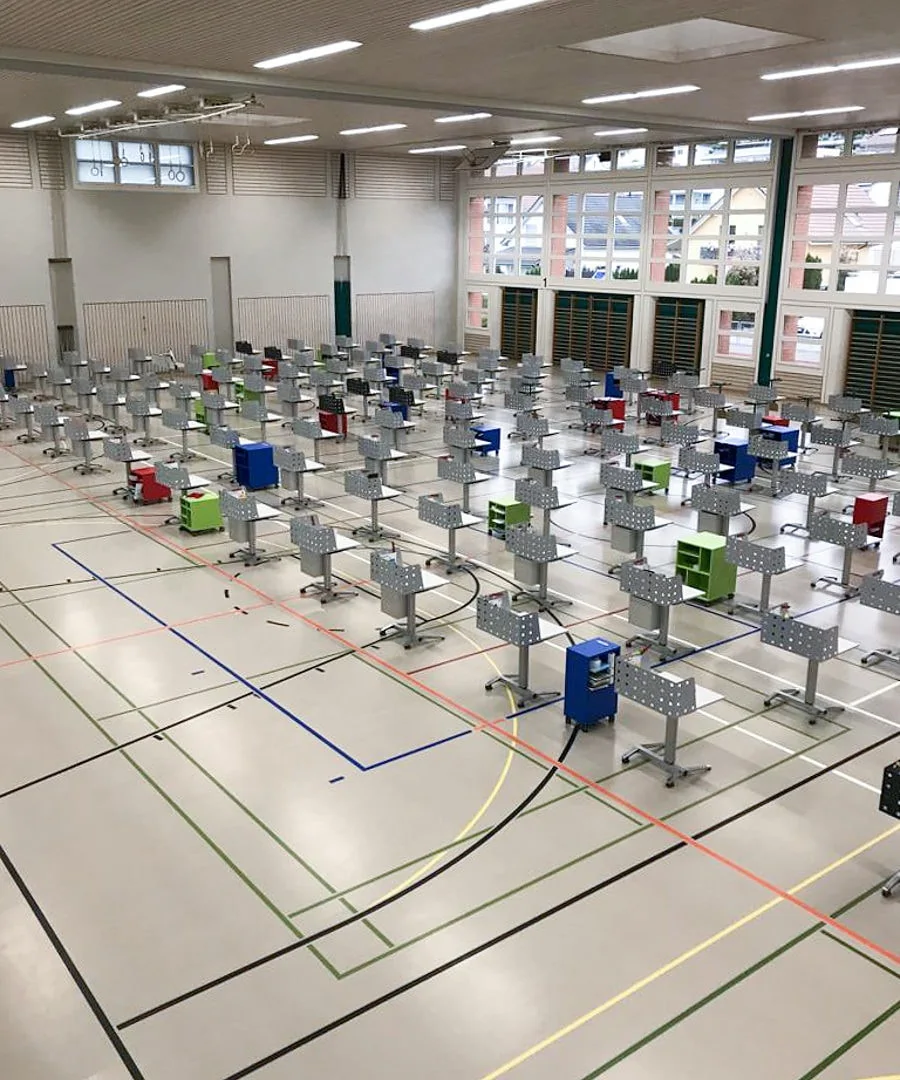 Schulmöbel Referenzen Müllheim Abschlussprüfung Sporthalle hohe Qualität Familienunternehmen in der Schweiz von L+S AG design + technics