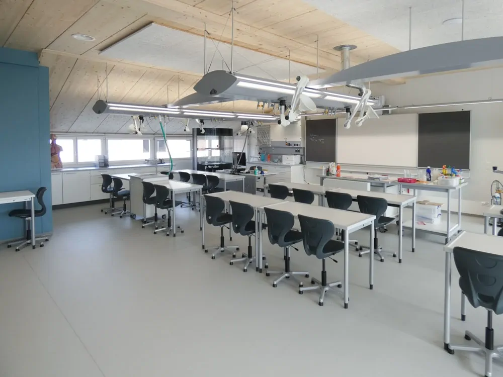 Schulmöbel Referenzen Schuleinrichtung Thayngen Industrie und Schule in der Schweiz von L+S AG design + technics