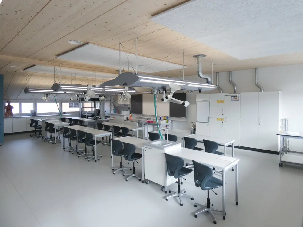 Schulmöbel Referenzen Schuleinrichtung Thayngen ergonomisches Technikzimmer Lerntechnologie in der Schweiz von L+S AG design + technics