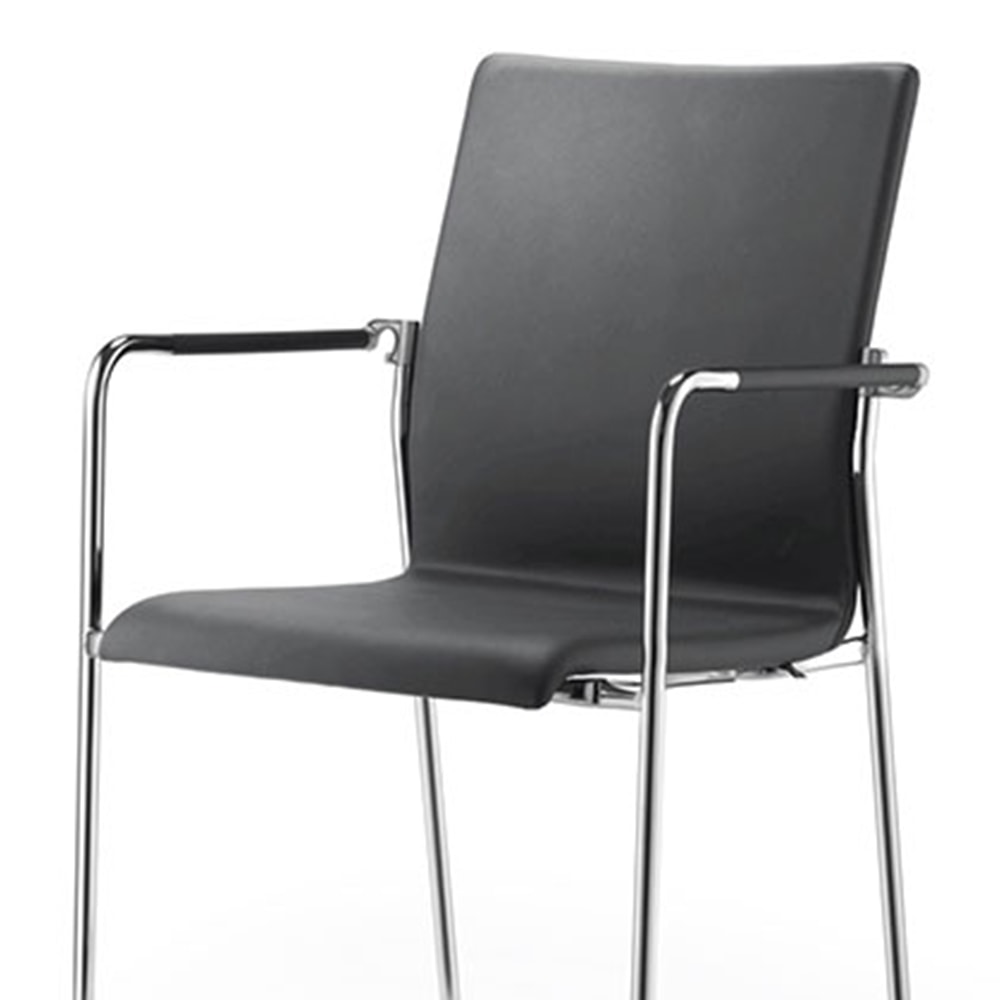 Stapelstuhl ARKETTO hoher Sitzkomfort Optionen Schale gebeizt ergonomische Möbel aus der Schweiz