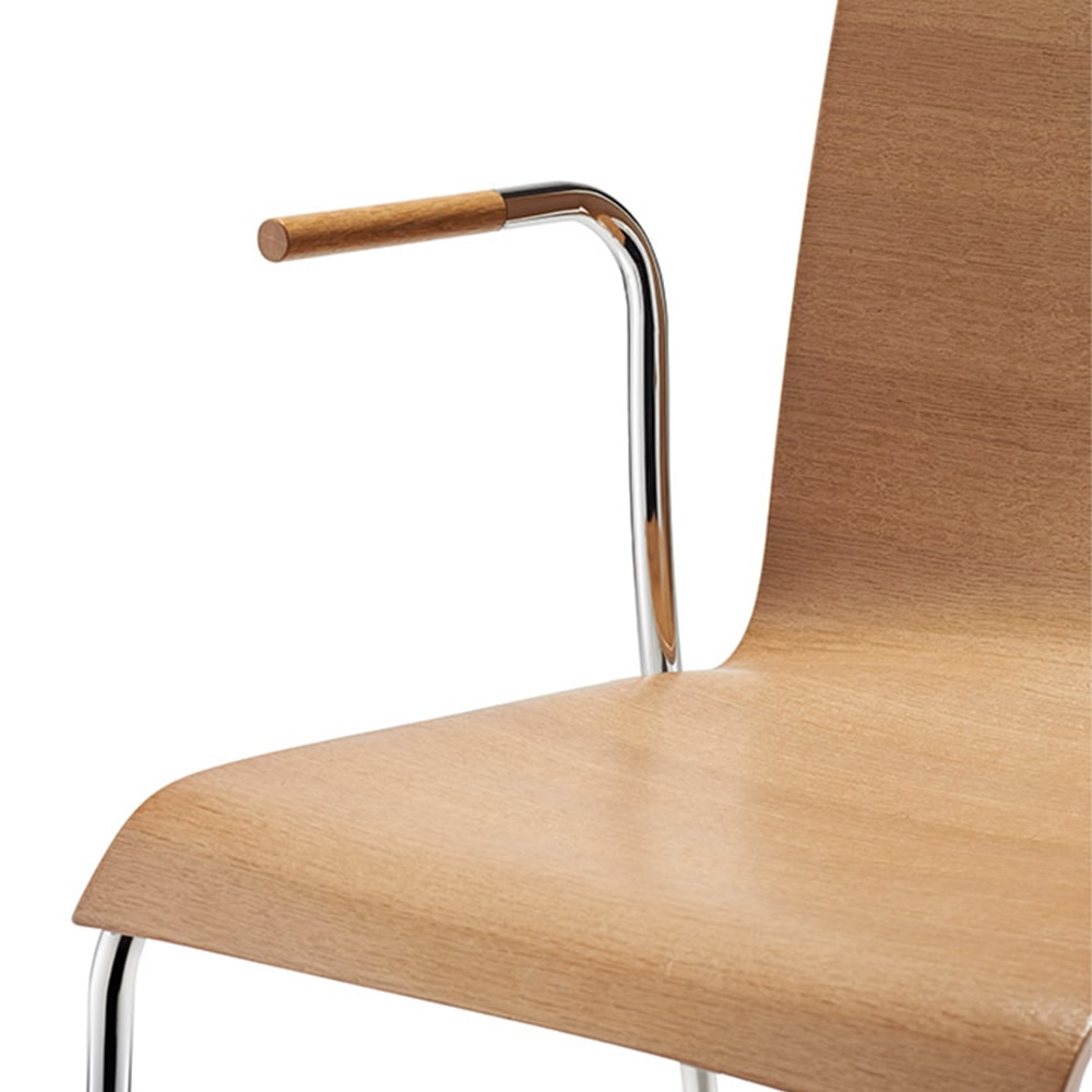 Stapelstuhl ATICON Vierfussstuhl Objektmöbel Optionen Armlehnen aus Holz made in Swiss L&S design und technics