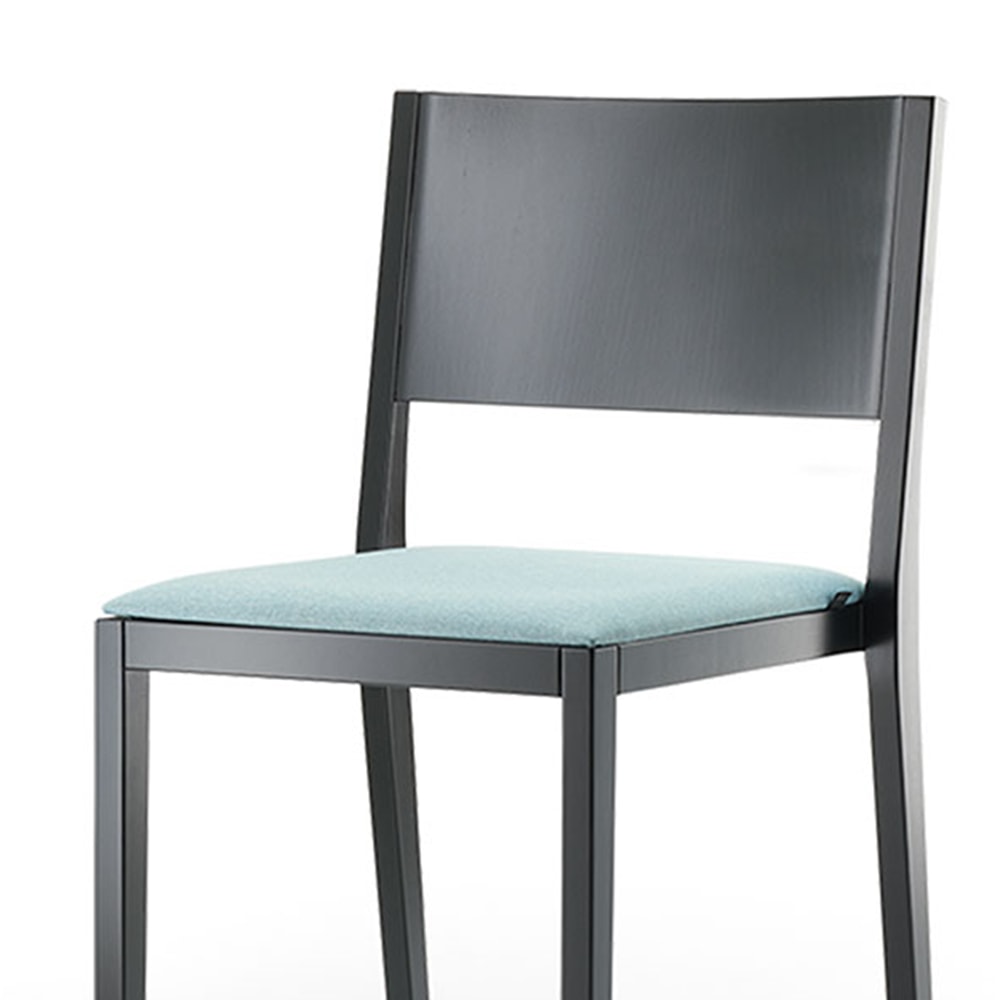 Stuhl BONNIE & CLYDE mit ergonomischen Sitzpolster Möbeldesign L&S AG in der Schweiz