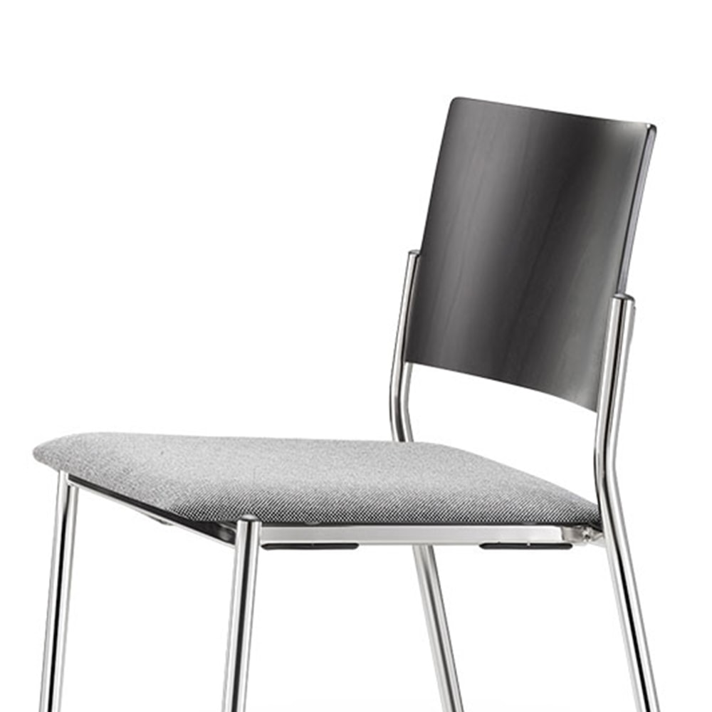 Stapelstuhl LISTO leichtes Gewicht Optionen Sitzpolster für komfortables Sitzen made in Swiss Familienunternehmen