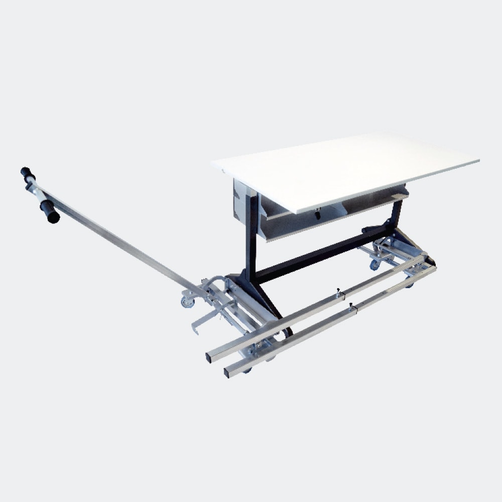 Schulmöbel Tische Tischtransportwagen Dragster mit Tisch und gummierten Apparatelenkrollen L+S AG in Sommeri