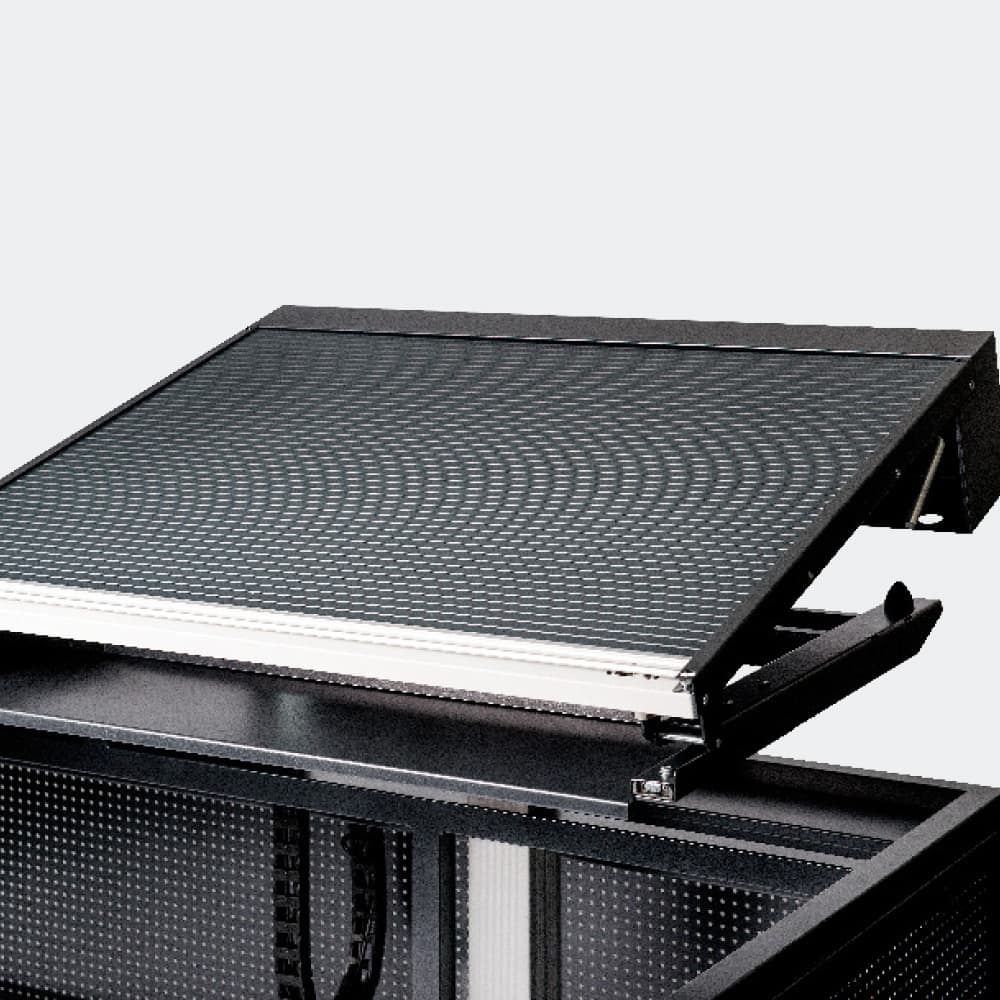 Schulmöbel Tische Seminartisch mit Kabelkanal über gesamte Tischlänge optimale Verkabelung Schiebeplatte mit Lüftungsperforation L+S AG in Sommeri